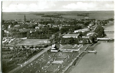 Foto-AK TÖNNING /EIDER Luftbild, Uferbereich, Steg 50er