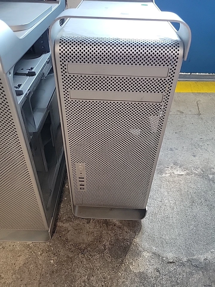 Apple Mac Pro (2006) | Intel Xeon Quad-Core @ 3.0 GHz - NO HDD - Image 3 of 4