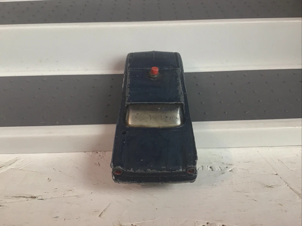 DINKY TOYS # 264 FORD FAIRLANE RCMP POLICE - Image 3 of 4