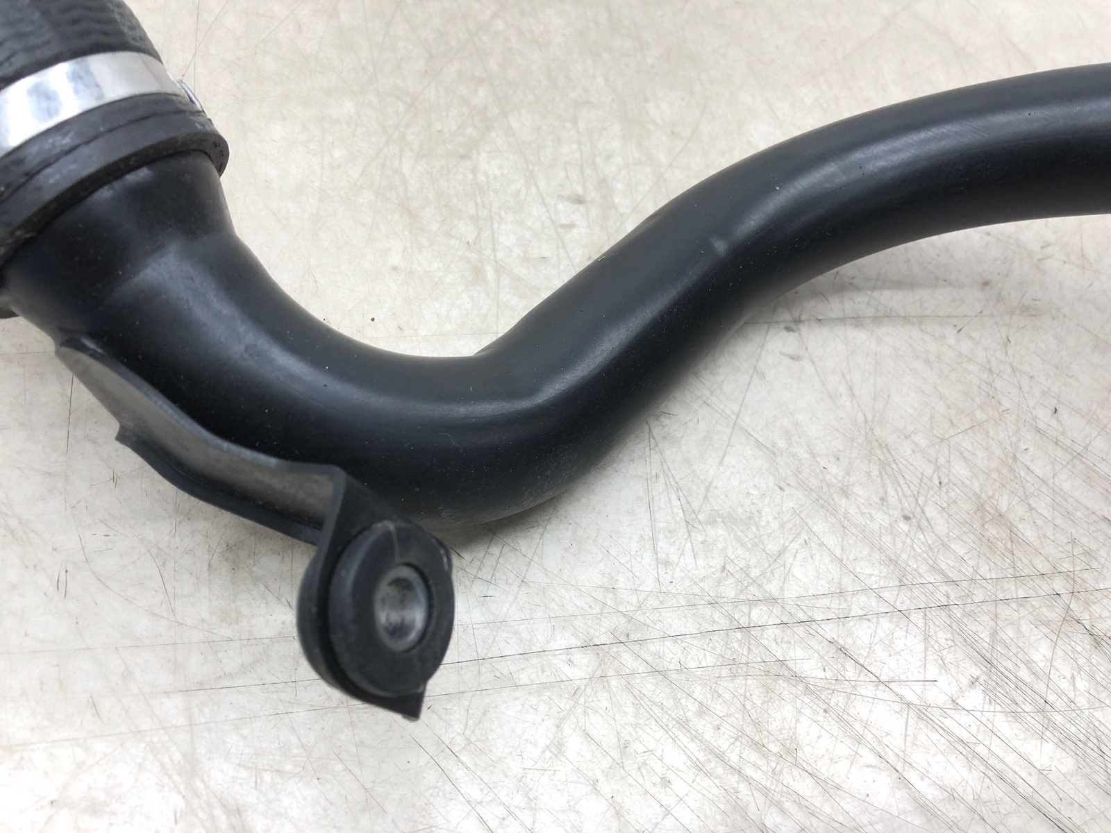 2017-2022 MASERATI LEVANTE 3.0L LEFT INTERCOOLER SLEEVE HOSE DUCT 670031966 OEM