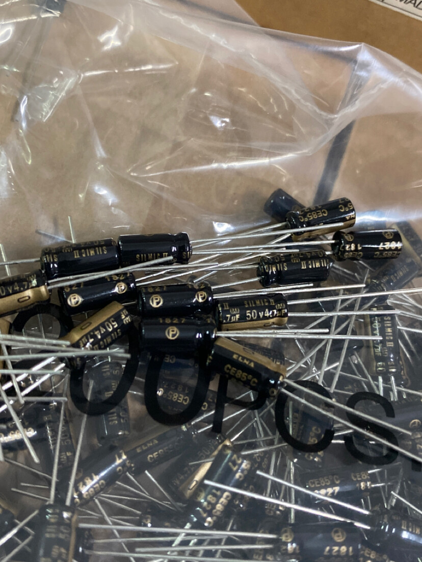 ELNA RFS SILMIC II Condensatore Audio 47uF 50V 10x16 20% 85&deg;C RM5