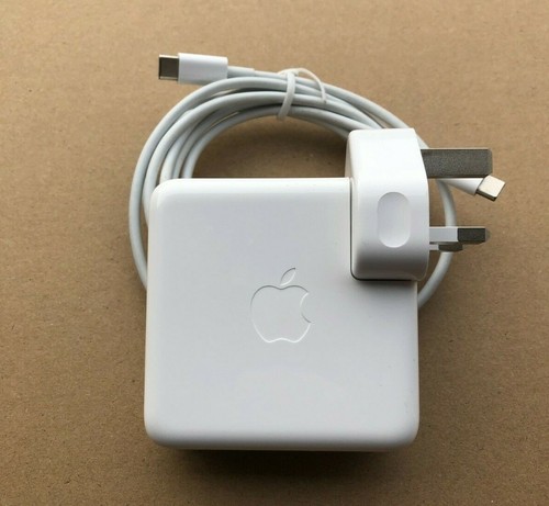 Genuine Apple 61W USB-C Macbook Pro & Air Power Adapter Charger With Cable A1947 - Afbeelding 1 van 4