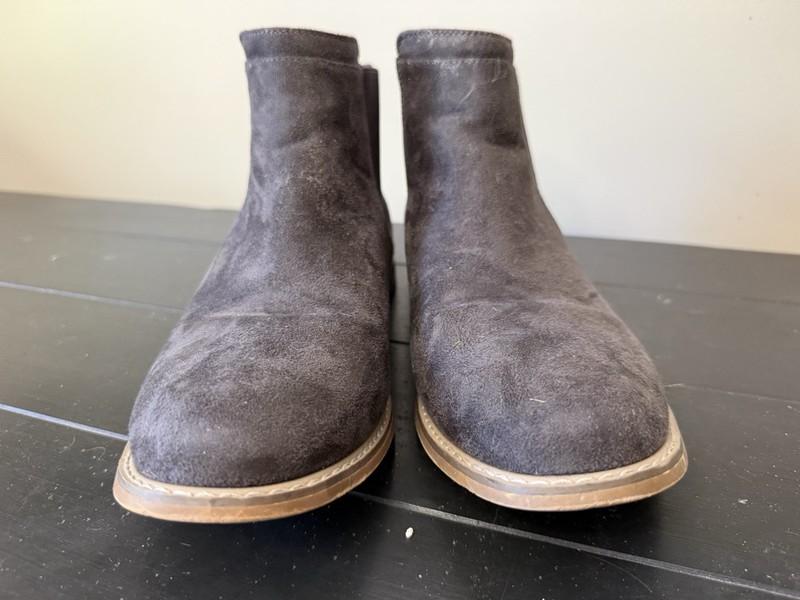 Men’s Gray Faux Suede Chelsea Boots Size 8.5M