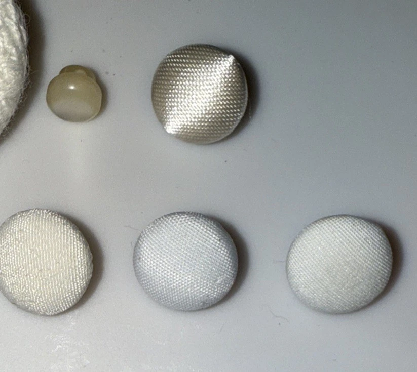 Estate Lot Of 9 White Fabric Covered Shank Buttons And 1 Tiny Pearl Shank Button - Image 3 of 3