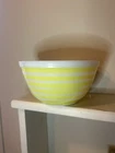 Pyrex Yellow Stripe Mixing Bowl 402 Made In USA 1 1/2 Qt. VINTAGE