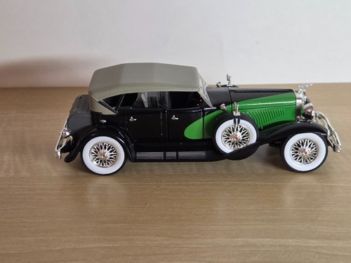 Signature Models: 1934 #32110 Duesenberg Black/Green Diecast Car - Picture 4 of 10
