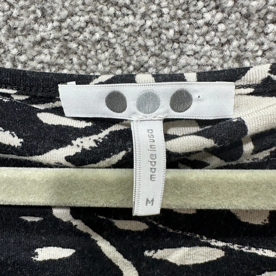 Vestido columpio Three Dots para mujer mediano estampado de hojas negras manga corta dobladillo con volantes Foto 3 de 4