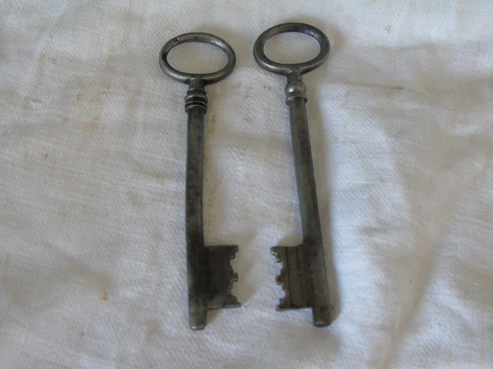 Grande serrure ancienne métal et laiton à tirette 2 clés bel état marqué MC - Photo 4/4