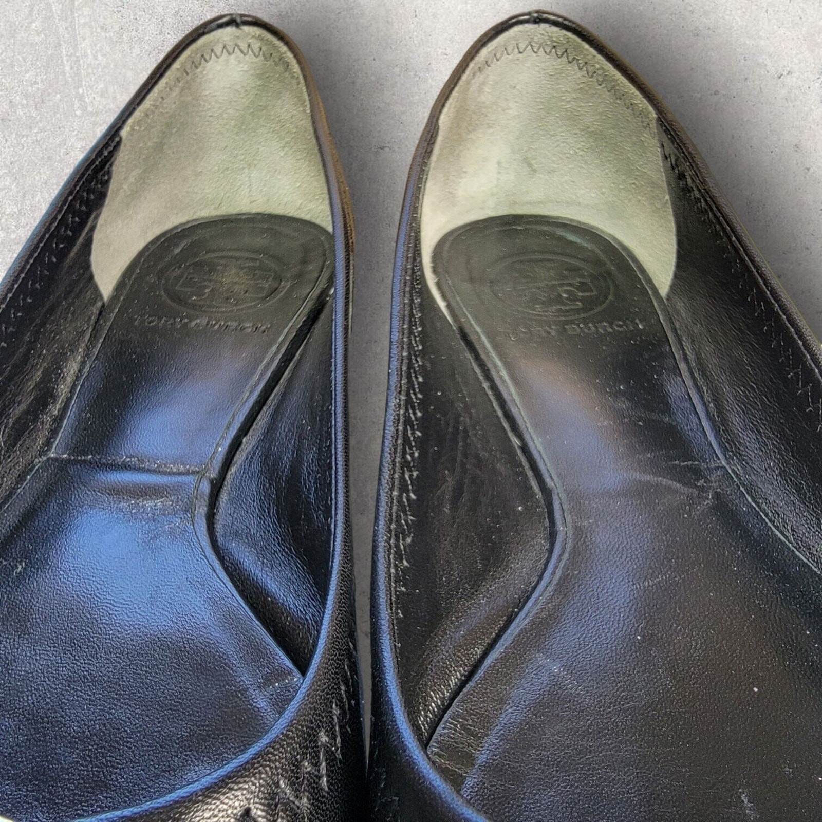 Tory Burch Womens Black Leather Ballet Flats Shoes 5.5 Slip On Gold Logo Travel thumbnail 8