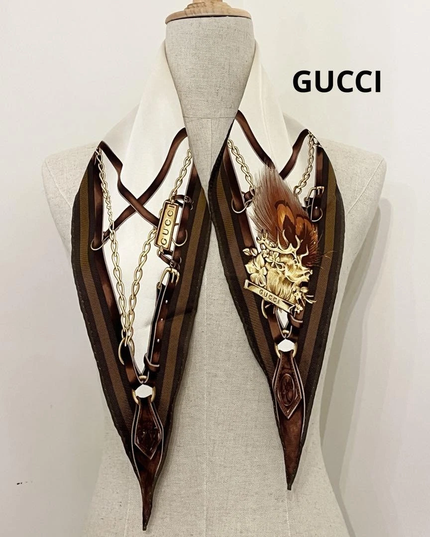 Foulard GUCCI forme diamant 100% soie