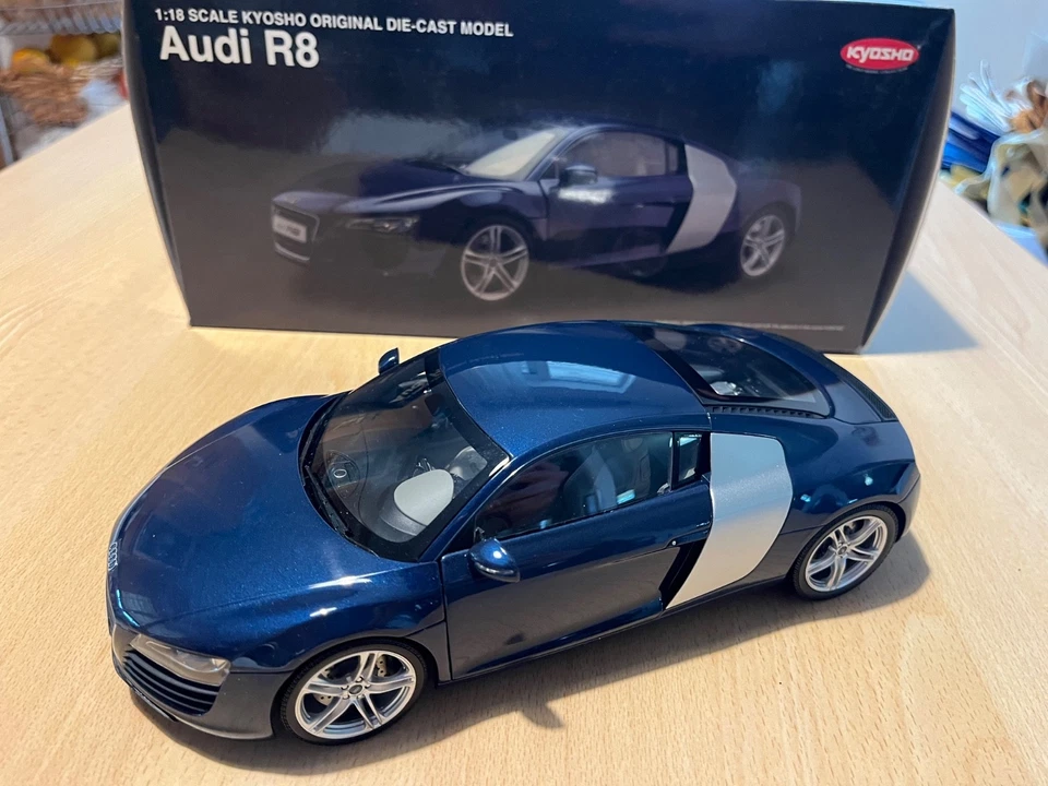 Audi R8 4.2 V8 Blue Metallic 2007 1/18 Kyosho 091213BL - Immagine 2 di 4