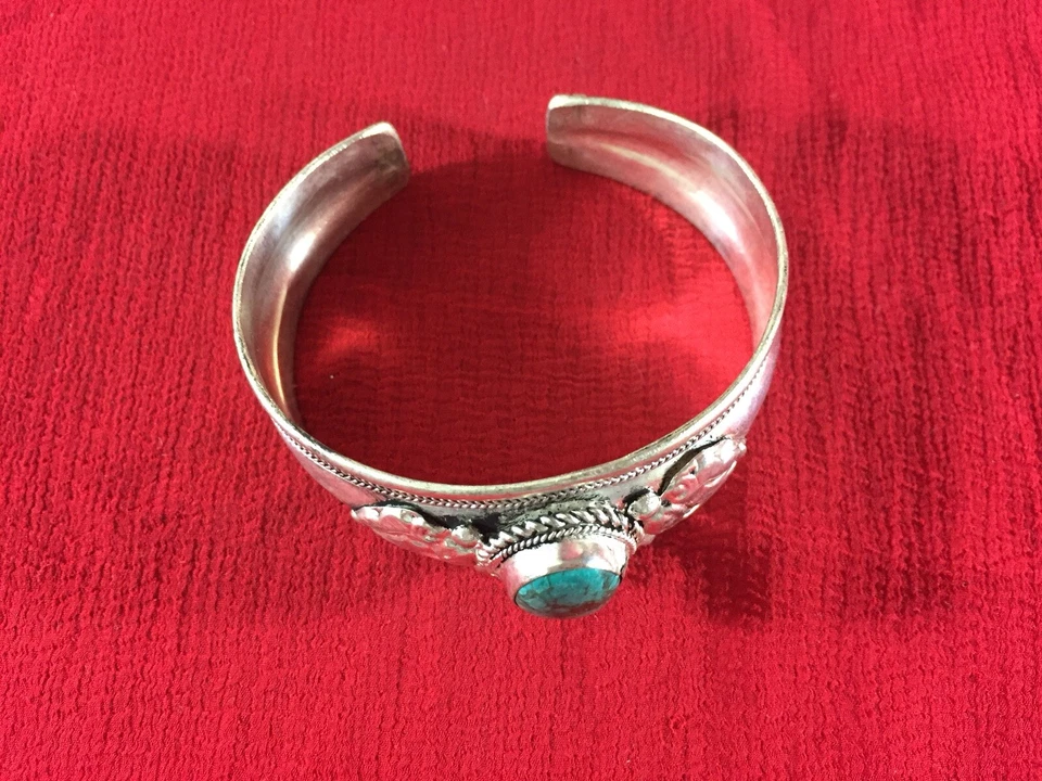Handmade White Metal Bracelet With Turquoise Stone - Image 3 of 4