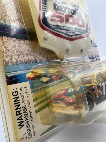 M&M’s Kyle Busch #18 Winners Circle 1:64 Diecast Yellow Car 2009 Daytona 500 - Picture 5 of 9