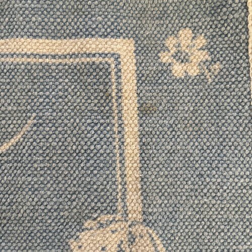Alfombra de cuna de colección años 50 21x33 azul blanco bebé conejito oso zorro RARA Cottagecore - Imagen 15 de 17