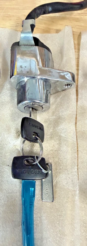 10-14 Victory Cross Country/ Tour, Ignition Switch, Fuel Cap, Trunk, Saddle Bags - Image 3 of 4