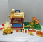 Vtg Fisher Price Little People School House 1988 W/ Bus Signs Playground #2550
