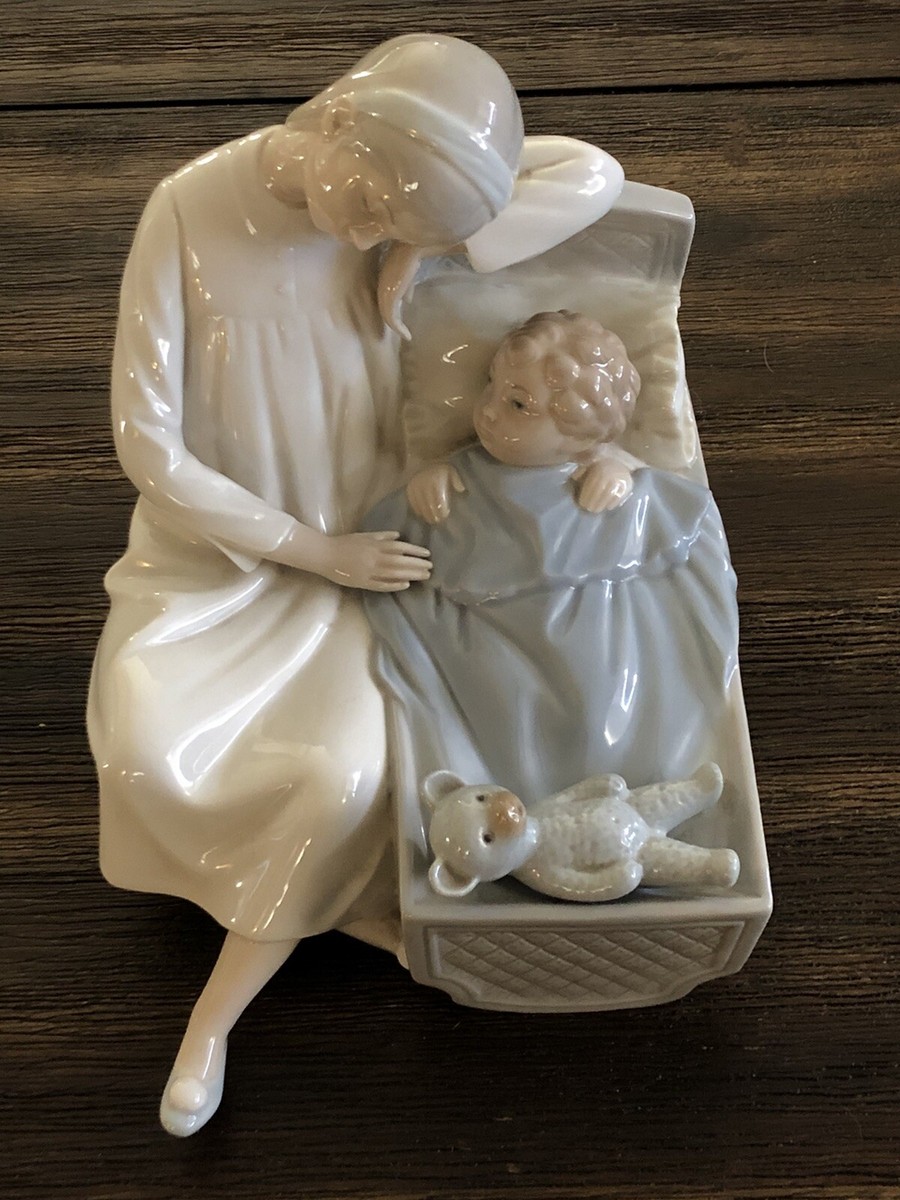 Lladro NAO large figure porcelain mother, child and teddy bear