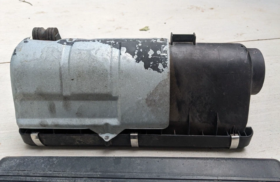 Caja limpiadora de admisión de aire BMW 7 Series E32 87-94 3,5 L genuina OEM Foto 3 de 4