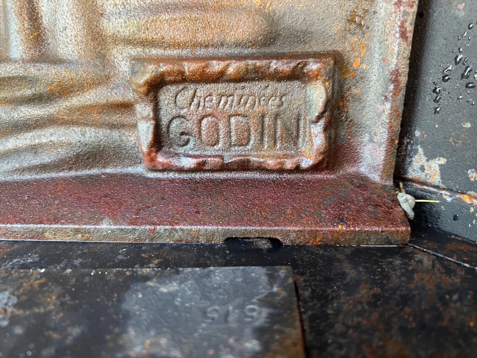 Camino a legna GODIN modello 935 PR in ghisa con vetro sollevabile ed apribile. - Immagine 4 di 4