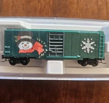 Z-Scale Micro‑Trains Line Christmas 40’ Standard Box Car – Snowman