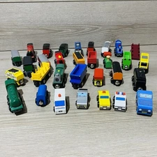 Maxim Enterprise Wooden Train Engine Cars Toy Magnetic Railroad Mix Lot of 30+