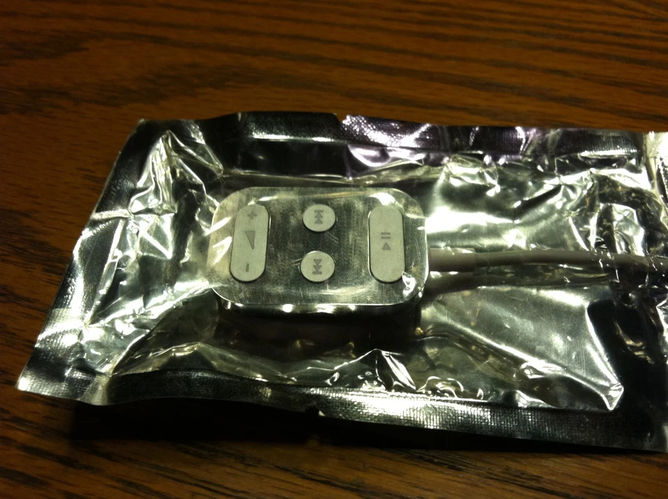 Apple iPod Wired Remote For 1st and 2nd Gen Classic  BRAND NEW SEALED  #603-0689 - Image 4 of 4