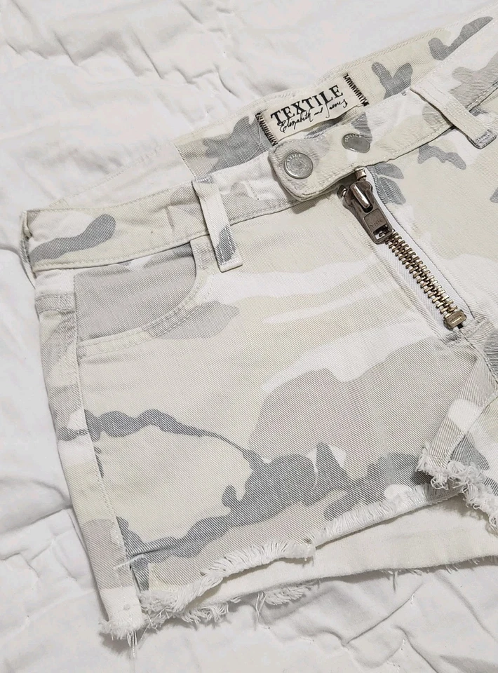 Pantalones Cortos Textiles Elizabeth & James Cooper Talla 26 Gris Crema Camuflados Indie Sleaze Foto 2 de 4
