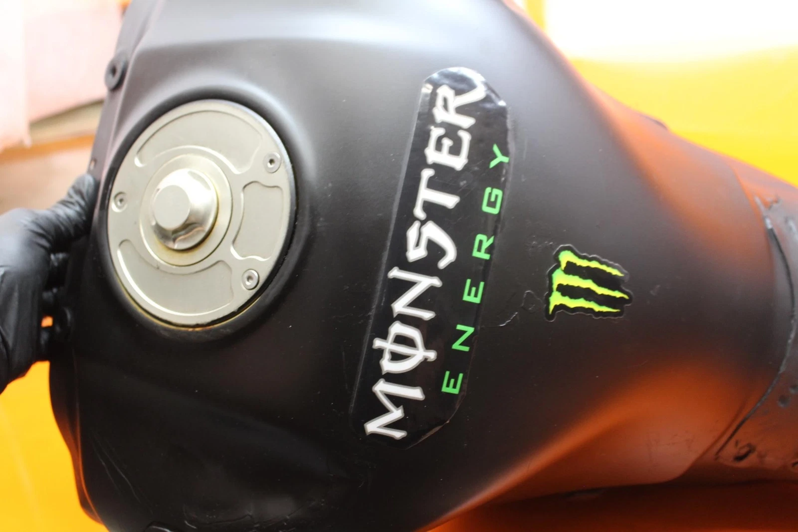 2012-2013 KAWASAKI NINJA ZX10R OEM GAS TANK FUEL CELL PETROL RESERVOIR