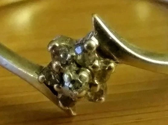 10K Plump Solid Gold Diamond Cluster Ring Sz 5 Vintage - Image 2 of 4
