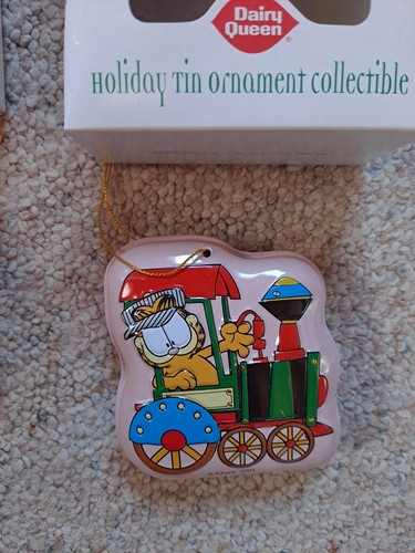 Garfield Tin Christmas Ornament PAWS 2001 Dairy Queen 4” Lot Of 2 - Picture 3 of 6