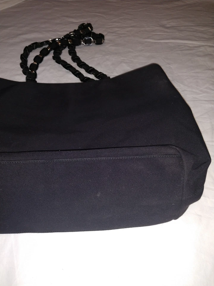 Bolso de hombro Salvatore Ferragamo de nailon negro y cadena metálica - mediano Foto 3 de 4