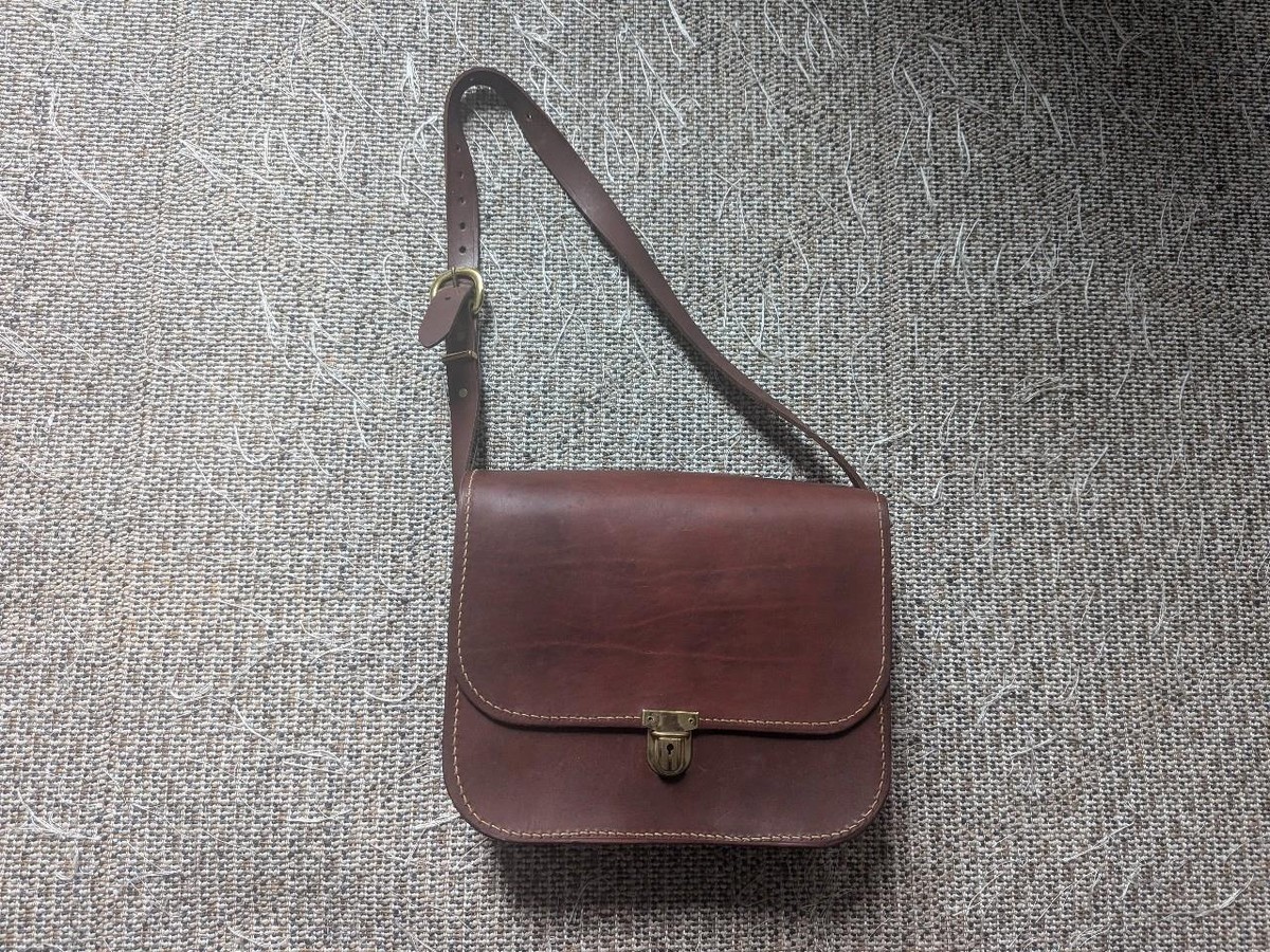 バッグ ESDE Cow Hide Messenger Bag KL29 Messenger Bag. ESDE. COW HIDE. Black. « GULLAM グラム