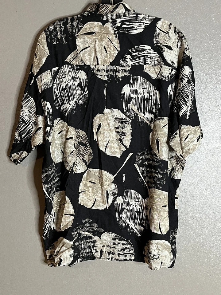 Camisa hawaiana Crossings para hombre grandes hojas de palmera con botones Foto 4 de 4