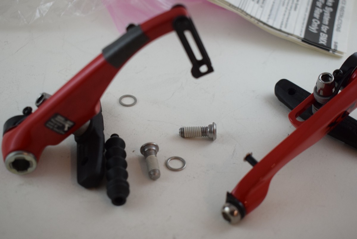 シマノSHIMANO DX Vブレーキ BR-M600MX Shimano DX BR-M600 Front V-Brake BMX Mid School red
