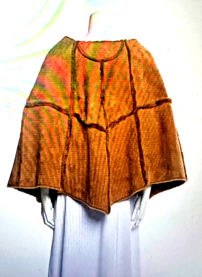 UGG Poncho (S) 皮革/绒面皮斗篷 — 第 2/4 张图片