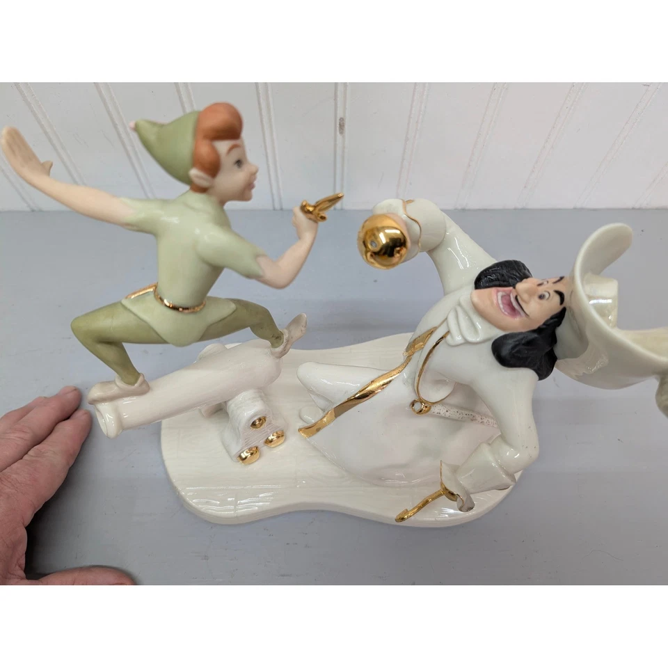 Figura LENOX Peter Pan Capitán Garfio LET'S HAVE AT IT Disney Showcase 236/1953 Foto 4 de 4