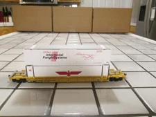 DTTX CONTAINER CAR WITH CONTAINERS HO SCALE