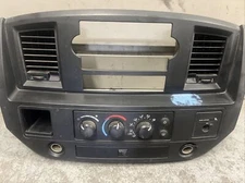 07 08 DODGE RAM 2500 - 3500RADIO AC CLIMATE CONTROL DASH TRIM BEZEL 5JU26DX9AD