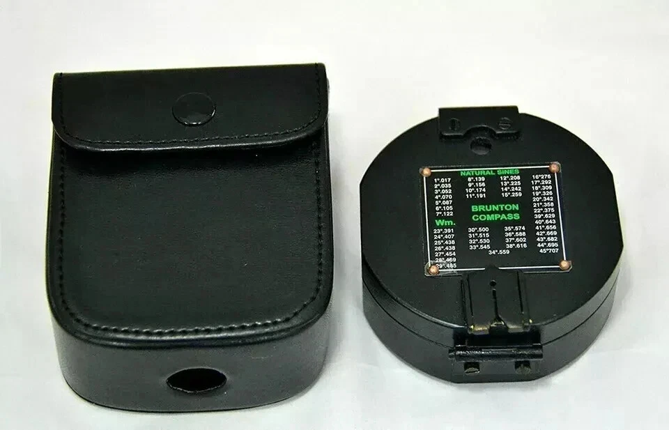 Brújula vintage de bolsillo Brunton de latón 100 % funcional con estuche de cuero Foto 3 de 3