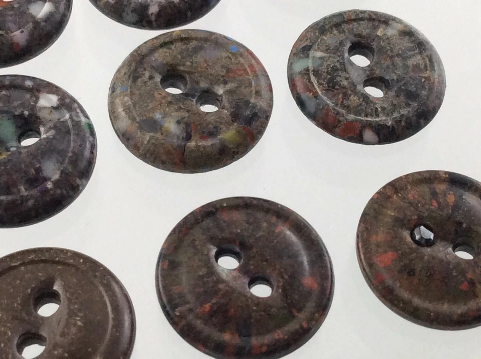 Vintage Lot of 16 End Of Day Plastic Garment Button Size .5in Simple Design 821C - Image 3 of 4