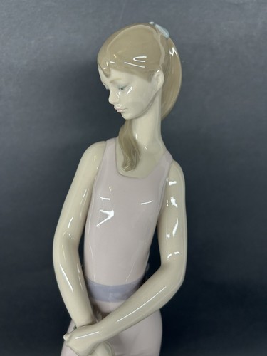 The Lady of The Rose Lladro Figurine Pink Dress Holding Flower #6857 Retired - Picture 3 of 13