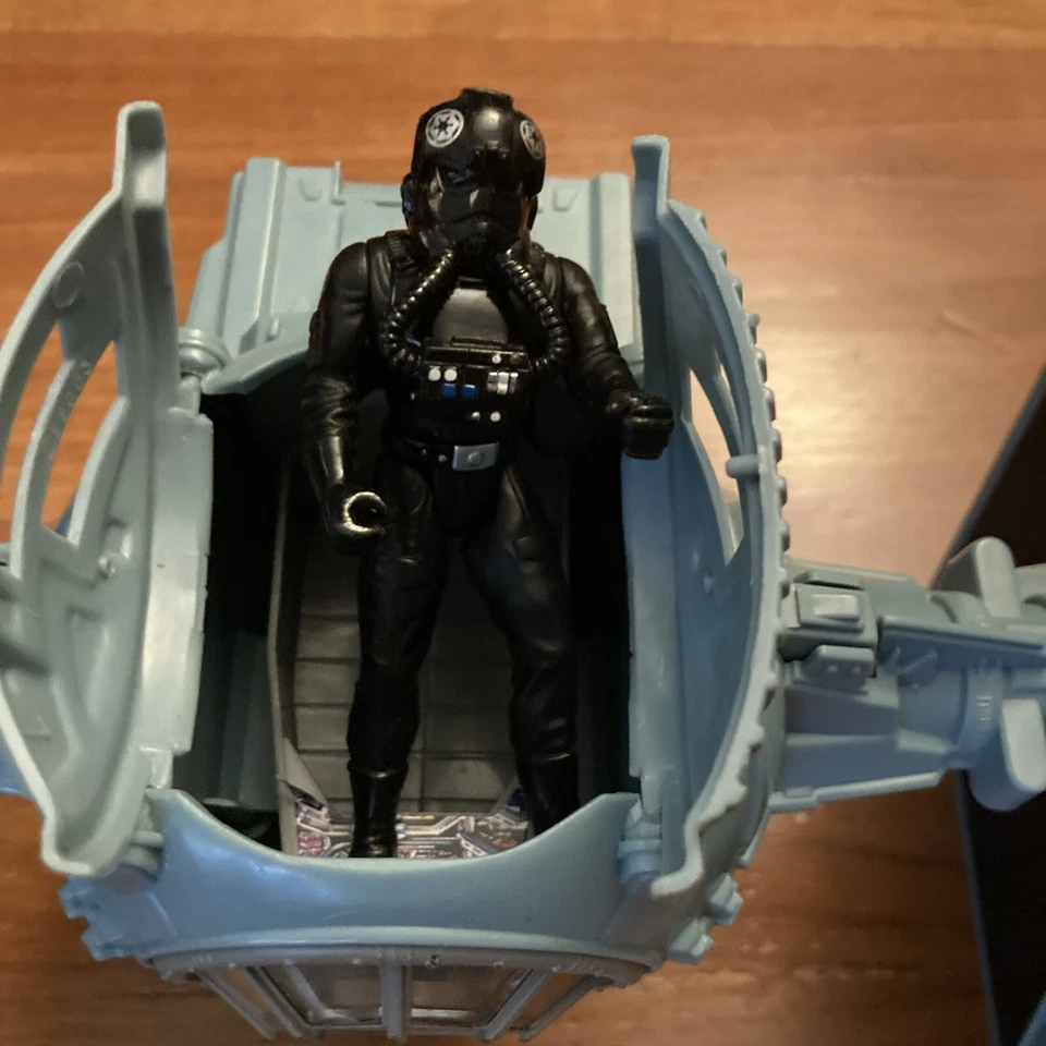 TONKA STAR WARS 1995 IMPERIAL TIE FIGHTER SHIP CON ALAS EYECTORAS Y FIGURA Foto 2 de 4