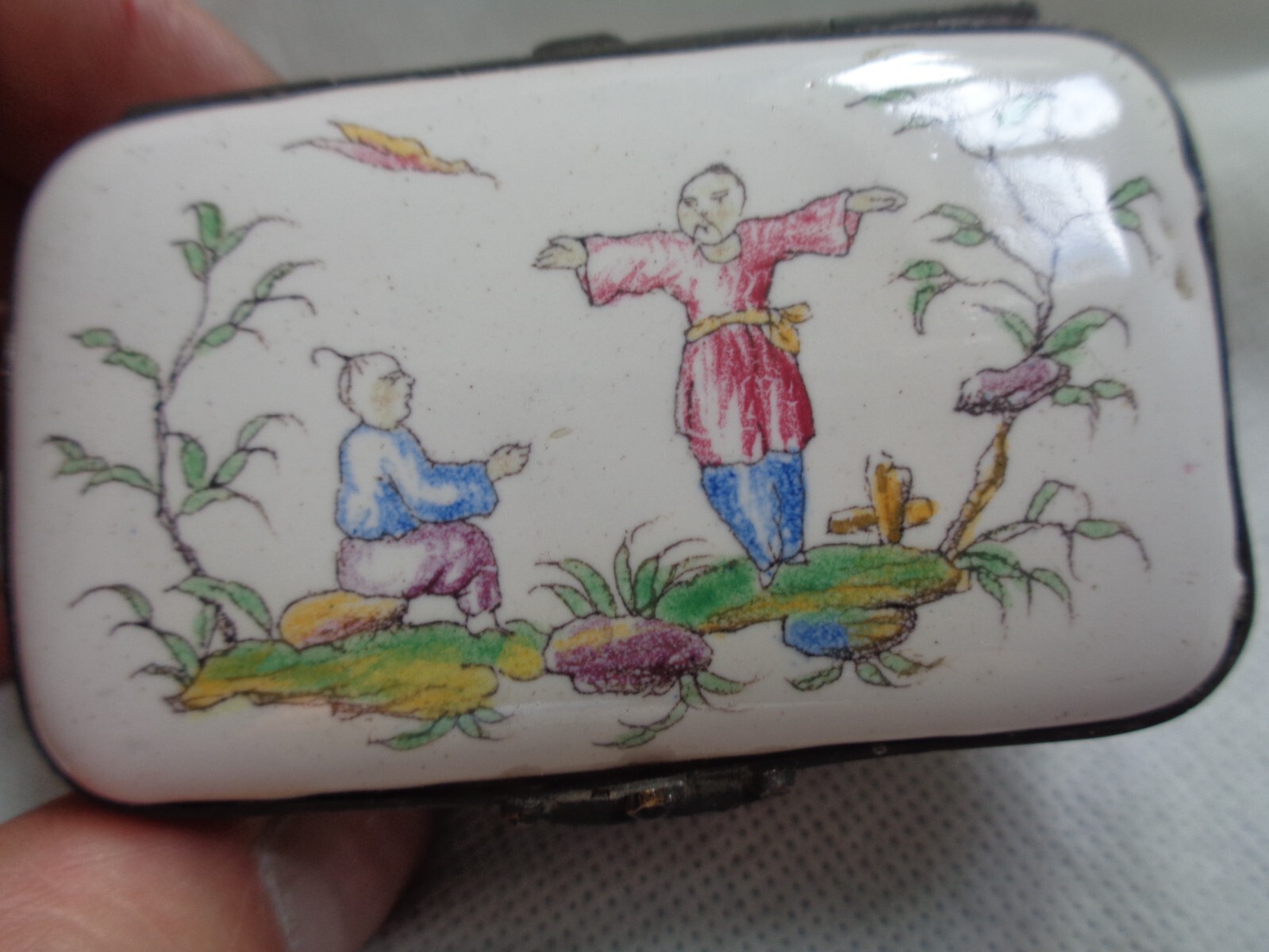 ANTIQUE FRENCH ENAMEL TRINKET BOX UNUSUAL SCENE OF CHINESE