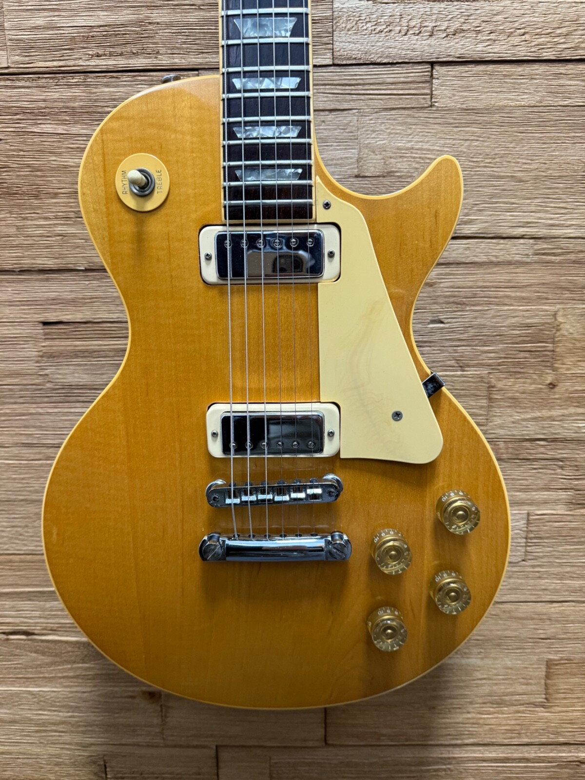 Gibson Les Paul Deluxe Guitar 1977 Natural 9lbs 10oz w/Gen 2 Chainsaw case-Clean