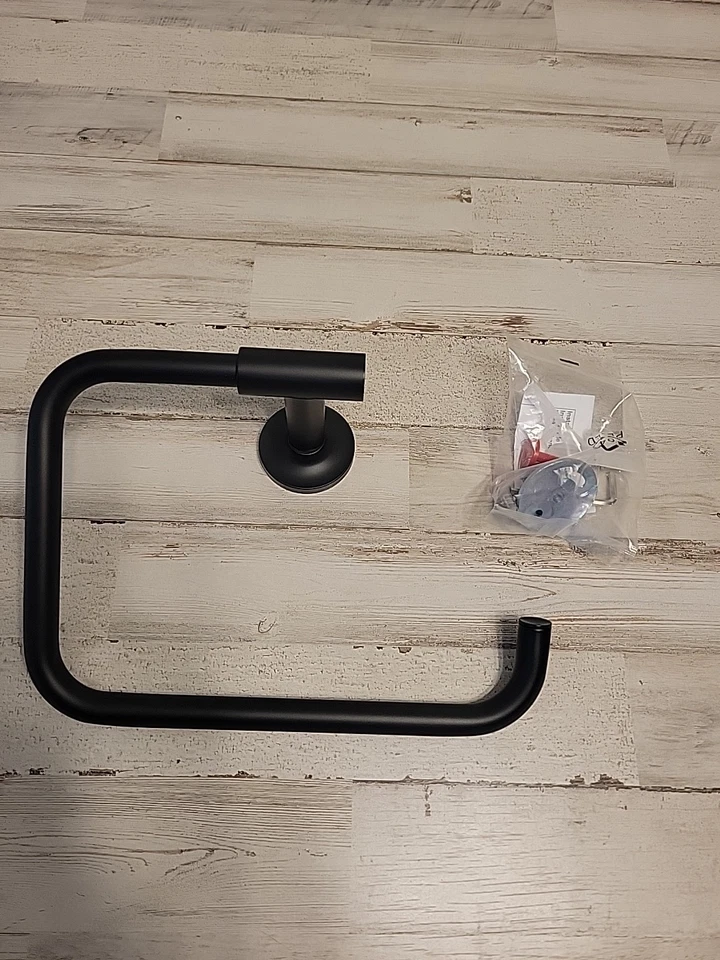 Anillo de toalla montado en la pared Kohler Purist, Barn de cerámica negro mate Foto 2 de 3