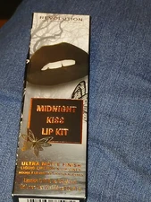 REVOLUTION MIDNIGHT KISS LIP KIT ULTRA MATTE Finish Contour KIT BLACK UB14 Liner