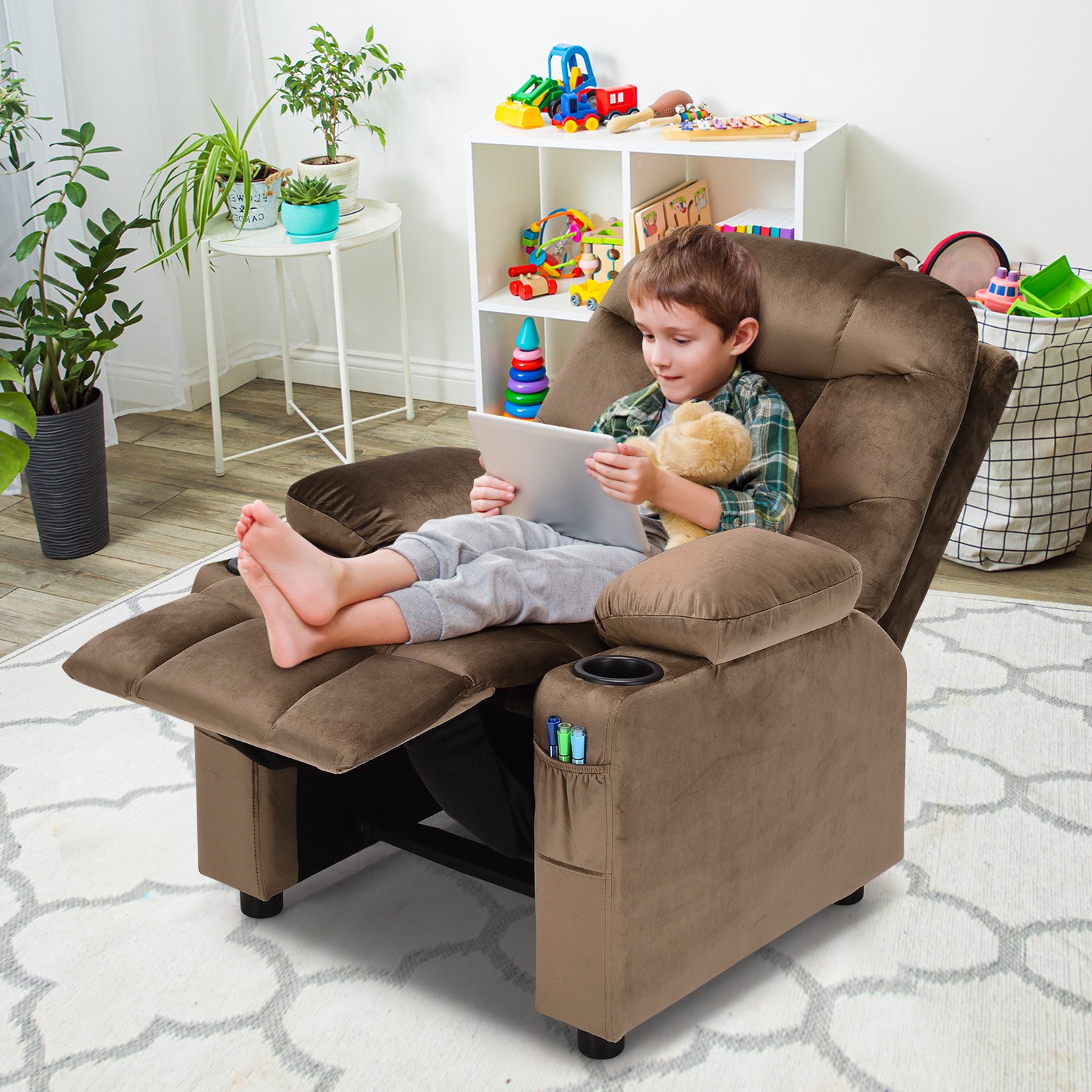 Honeyjoy Kids Youth Recliner Chair Velvet Fabric Armrest Sofa w/Cup Holder Brown