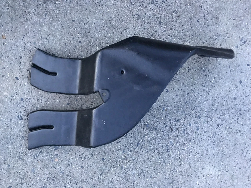 Conducto calefactor lado conductor izquierdo bmw e30 - 64 22 1 913 815 325e 325i 325ic Foto 3 de 4