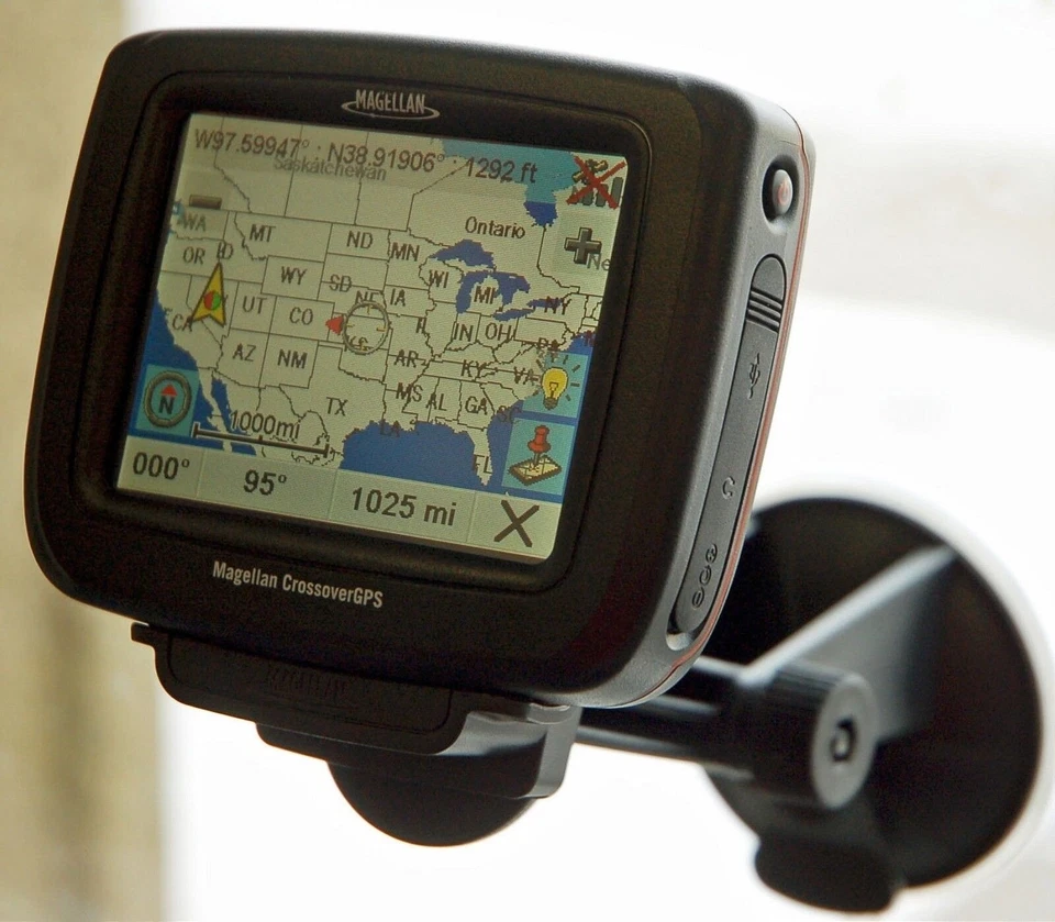 Magellan Crossover GPS 3.5" LCD Touch Screen Topo Continental United States -A- - Image 4 of 4