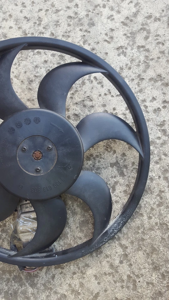 2004-2010 VW VOLKSWAGEN TOUAREG RIGHT PASSENGER RADIATOR COOLING FAN OEM DJ1268 - Image 3 of 4